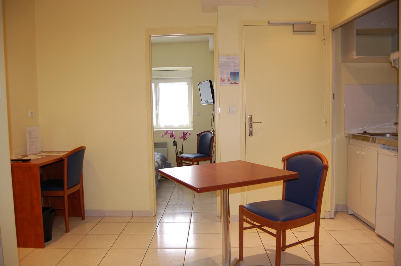 Appart'Hotel La Suze Sur Sarthe Екстериор снимка