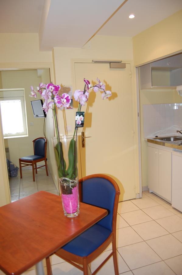 Appart'Hotel La Suze Sur Sarthe Екстериор снимка