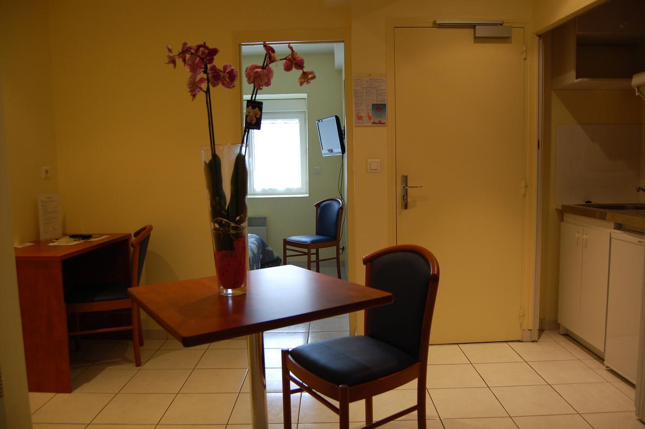 Appart'Hotel La Suze Sur Sarthe Екстериор снимка